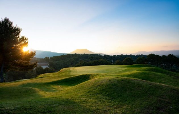 Play golf on south of France