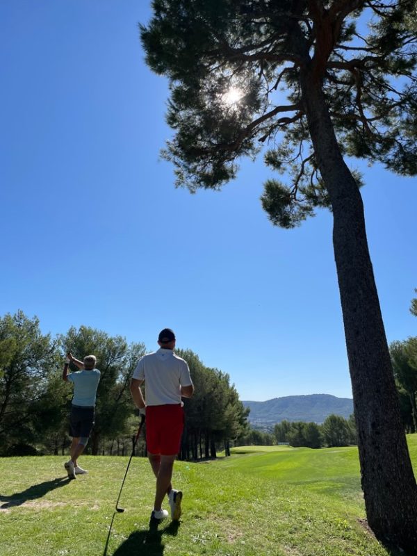 Avec qui jouer au golf à Marseille