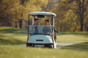 1h00 de visite guidée du parcours en voiturette électrique